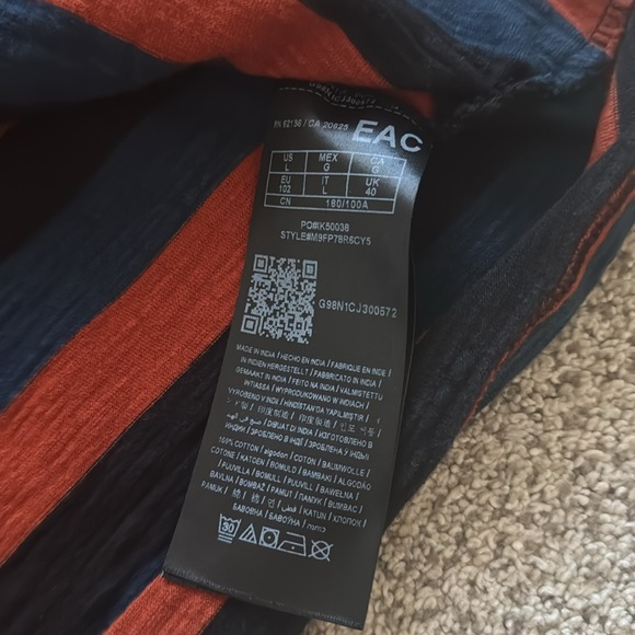 Men’s Guess Tee - Picture 2 of 3